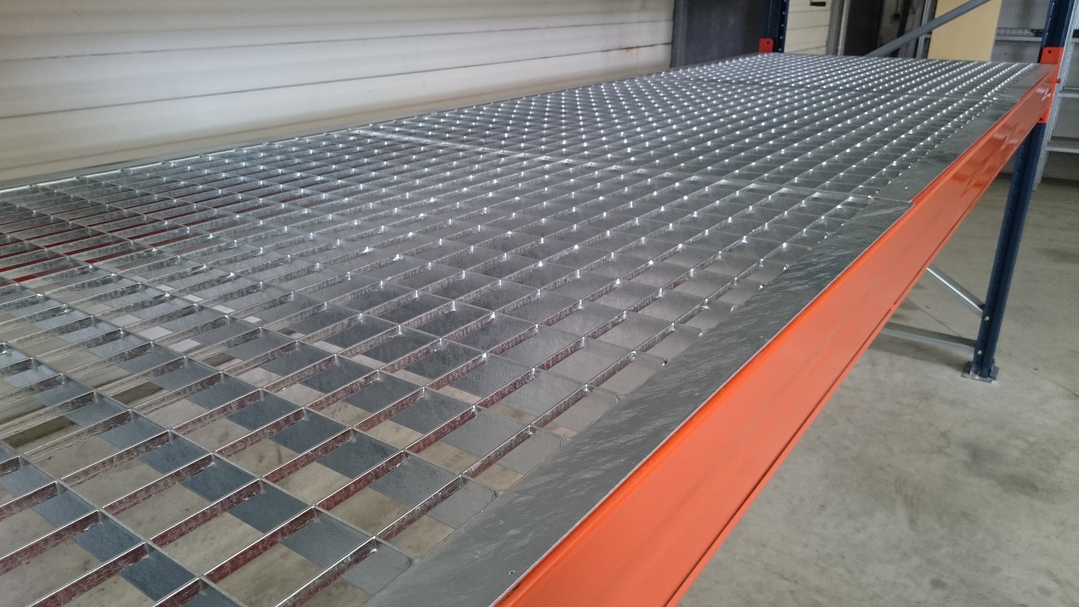 Контроль качества решетчатого настила для промышленных объектов